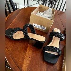 NWT - CUSHIONAIRE Woman’s Onyx braided heel sandal size 7.5